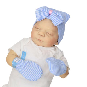 Open image in slideshow, Newborn Hospital Hat, Mittens &amp; Bands
